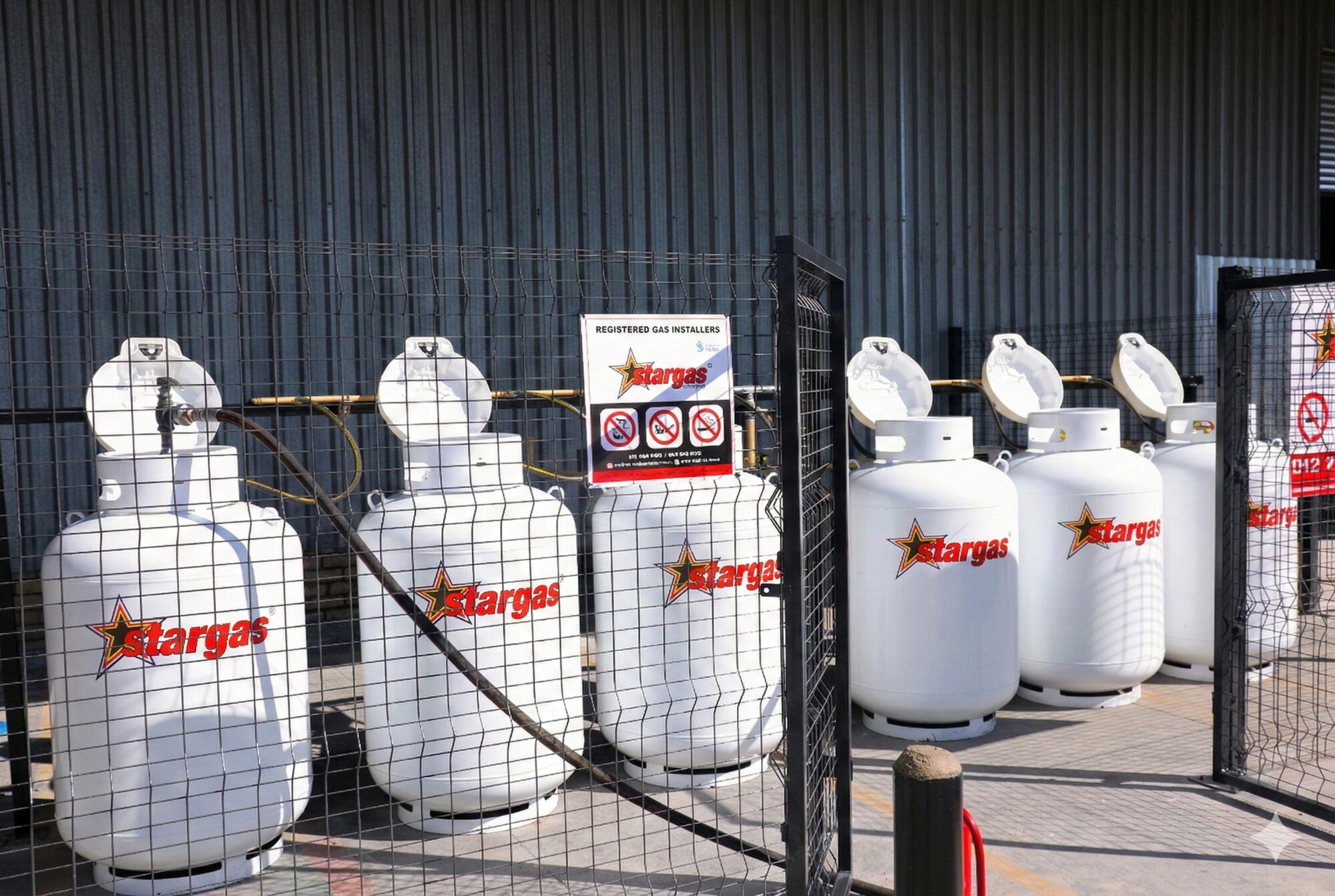 Commercial gas supply